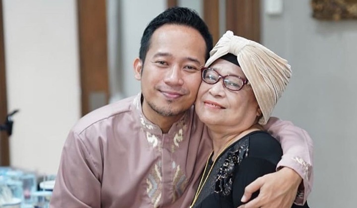 Foto: Ibunda Denny Cagur Meninggal Dunia, Raffi Ahmad Turut Sampaikan Duka Cita