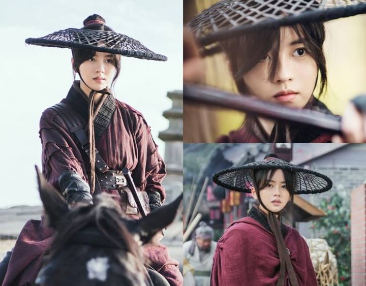 Kim So Hyun menceritakan mengenai karakternya dalam drama \'River Where The Moon Rises\' serta pengalamannya harus belajar menggunakan pedang demi aktingnya