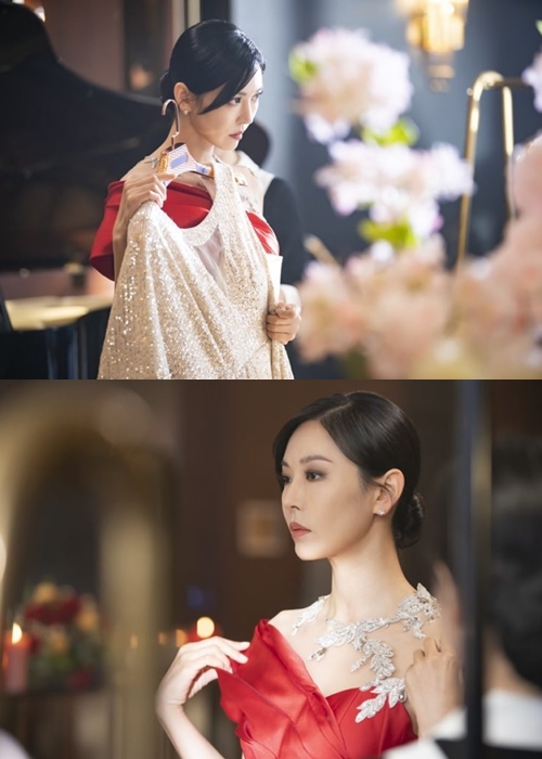 Janjikan Cheon Seo Jin yang Lebih Keji di \'Penthouse 2\', Kim So Yeon Tampil Glamor dengan Sorot Mata Tajam