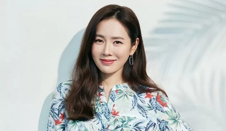Tampil dengan Padu Padan Koleski Musim Semi, Visual Son Ye ...