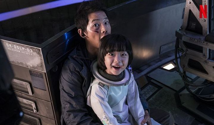 Foto: Perankan Sosok Ayah untuk Pertama Kalinya di 'Space Sweepers', Song Joong Ki Akui Sangat Antusias