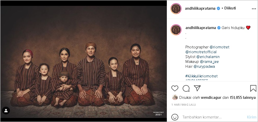 Potret Keluarga Ussy Sulistiawaty Menawan dalam Pakaian Adat Jawa, Putri Sulung Curi Perhatian