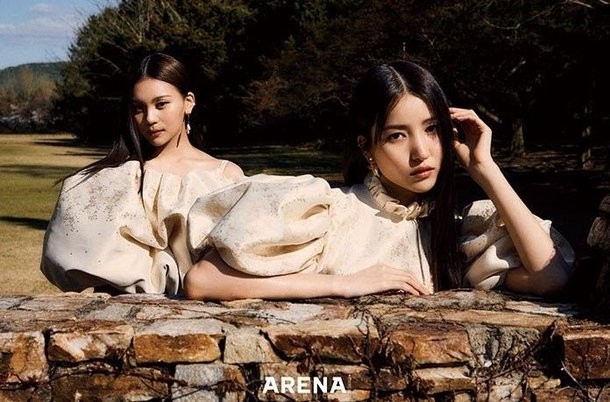 Umji-Sowon G-Friend Adu Keanggunan dengan Busana Khas Eropa dan Gaya Vintage yang Elegan