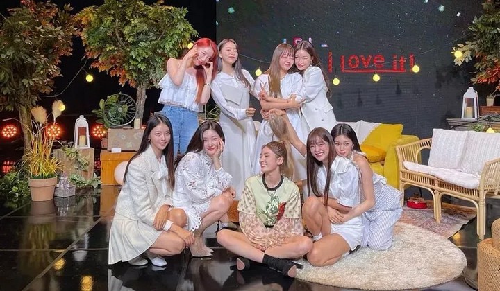 Foto: Kumpul Bersama, IOI Seru-Seruan Hingga Emosional di Perayaan Debut Anniversary ke-5