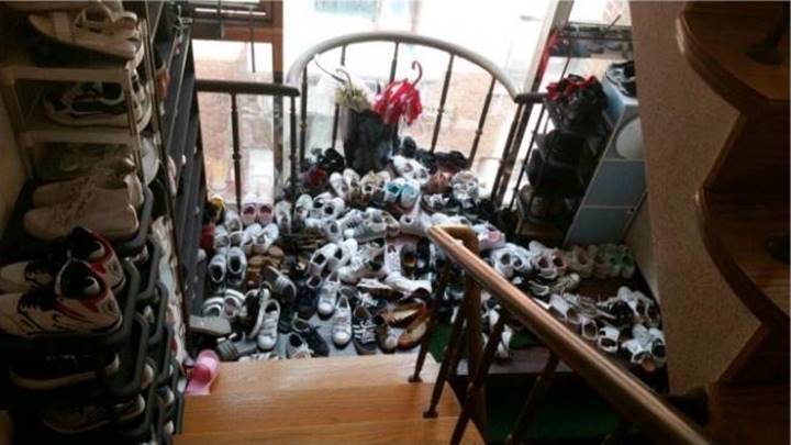 Bukti banyaknya sepatu di asrama APRIL