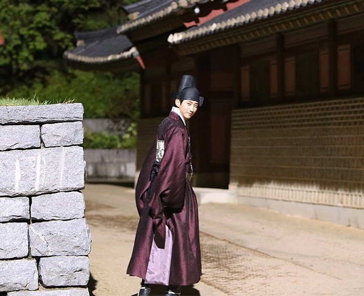 Jinyoung Dalam Balutan Pakaian Tradisional Korea 