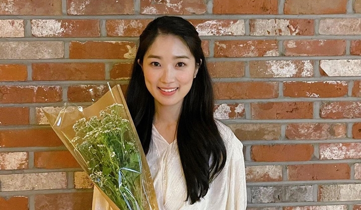 Foto: Perankan Janda Di Drama Baru, Kim Hye Yoon Pancarkan Pesona Anggun Dalam 8 Potret ini