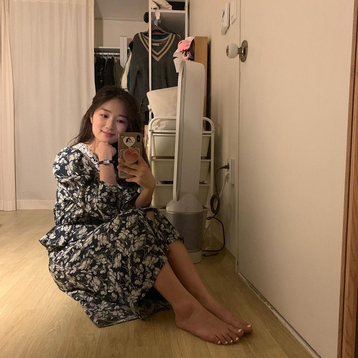 <i>Mirror Selfie</i> Anggun