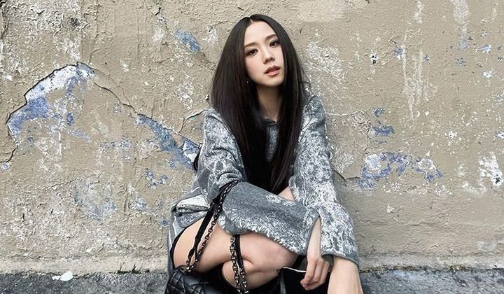 Foto: Perlakuan Dior ke Jisoo Bak Seorang Putri Bikin Netter Korea Beri Acungan Jempol