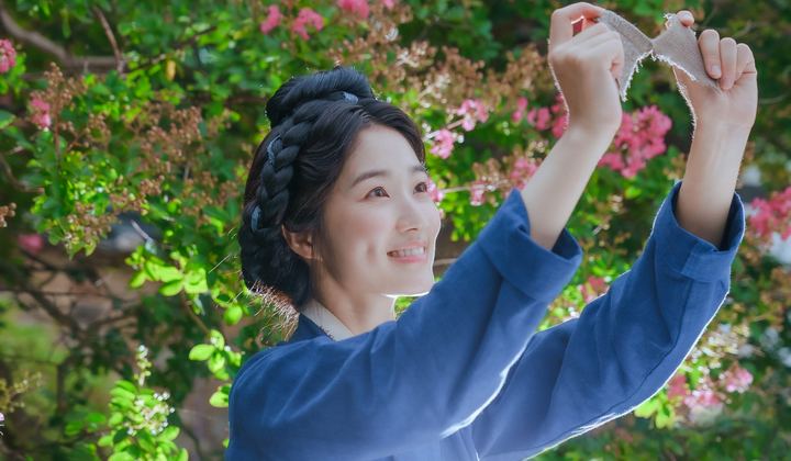 Foto: Kim Hye Yoon Tampil Menawan Berbalut Hanbok dan Bicara Soal Karakter di 'Royal Secret Inspector Joy'
