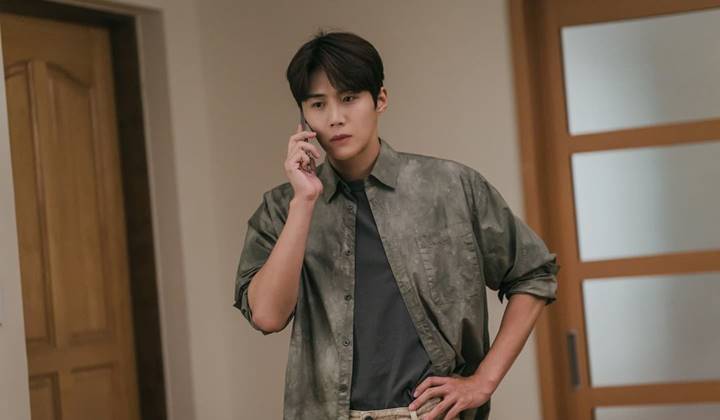 Foto: 24 Jam Lebih Bungkam, Agensi Kim Seon Ho Akhirnya Bicara Soal Rumor 'Aktor K'