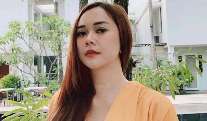 Foto:  Alumni Pesantren, Aura Kasih Tobat Pajang Foto Bikini Seksi