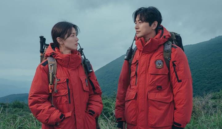 Foto: Terlalu Misterius, tvN Akhirnya Beri Detail Beda dari Sinopsis Awal untuk Karakter di 'Jirisan'