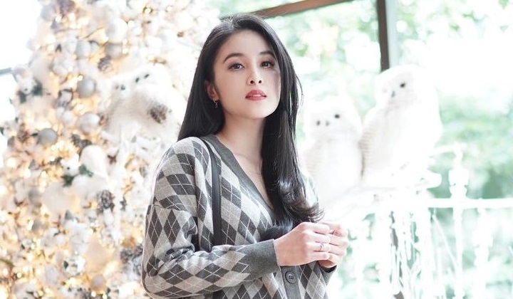 Potret Masa Muda Ibunda Sandra Dewi Bikin Kesengsem Parah, Seperti Apa?