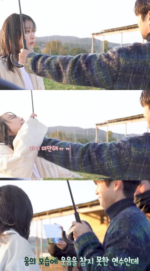 Kim Da Mi Tak Bisa Tahan Tawa Lakukan Adegan Ciuman dengan Choi Woo Shik di \'Our Beloved Summer\'