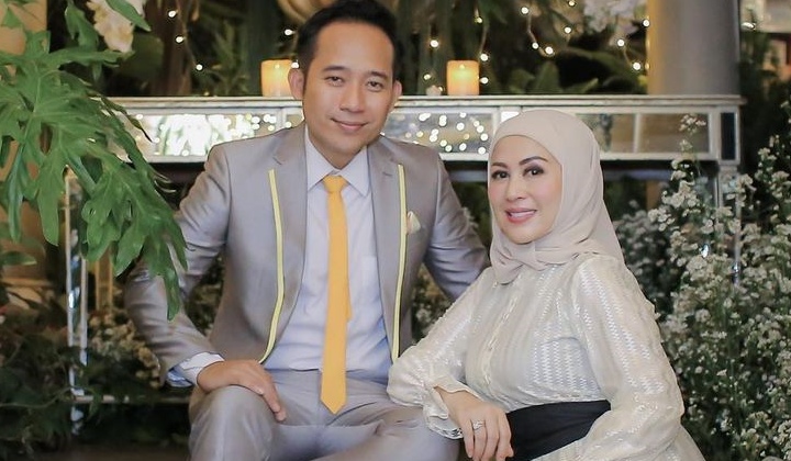 Foto: Bikin Ngakak Banget, Denny Cagur dan Istri Parodikan Adegan di 'Layangan Putus' Pakai Bahasa Sunda