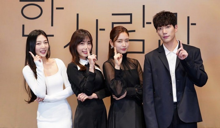 Foto: Drama Ahn Eun Jin-Joy Cs 'The One and Only' Bakal Hentikan Syuting Sementara Karena COVID 19