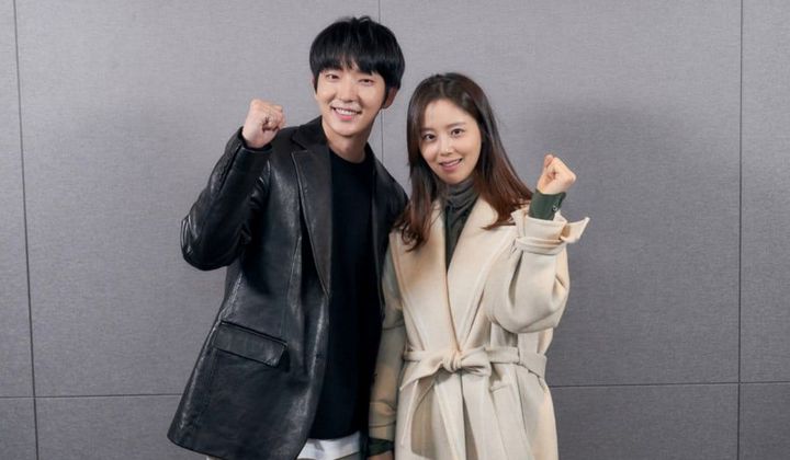 Foto: Lee Jun Ki Ungkapkan Terima Kasih Oleh Kejutan dari 'Sang Istri' Moon Chae Won di Drama Baru