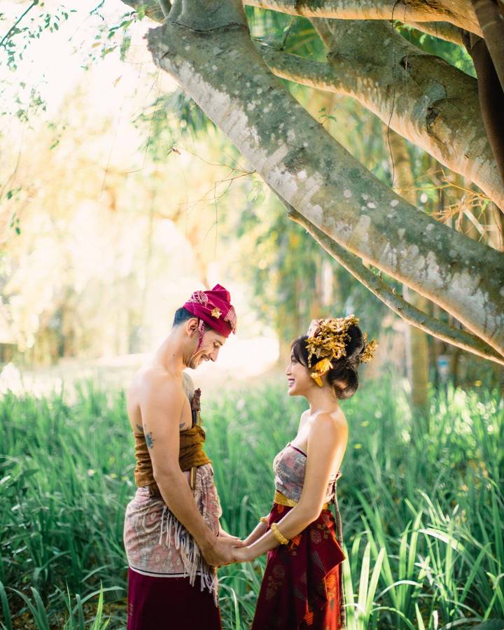 Foto Pre Wedding Dengan Adat Bali