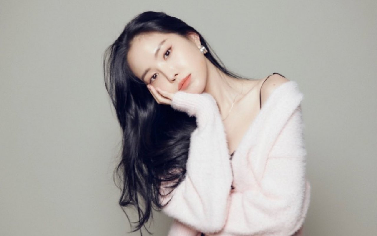Foto: 9 Potret Girl Crush Son Na Eun, Hempas Kritik Tak Ikut Promosi Comeback A Pink