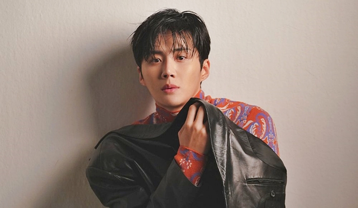 Kim Seon Ho Canggung dengan Rambut Barunya Meski Terlihat Makin Tampan