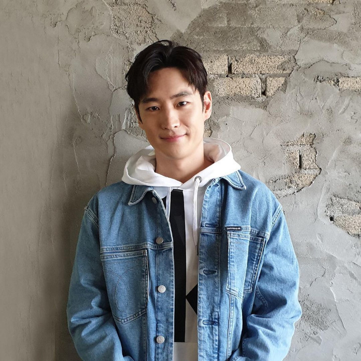 Trendi dengan Hoodie dan Jeans